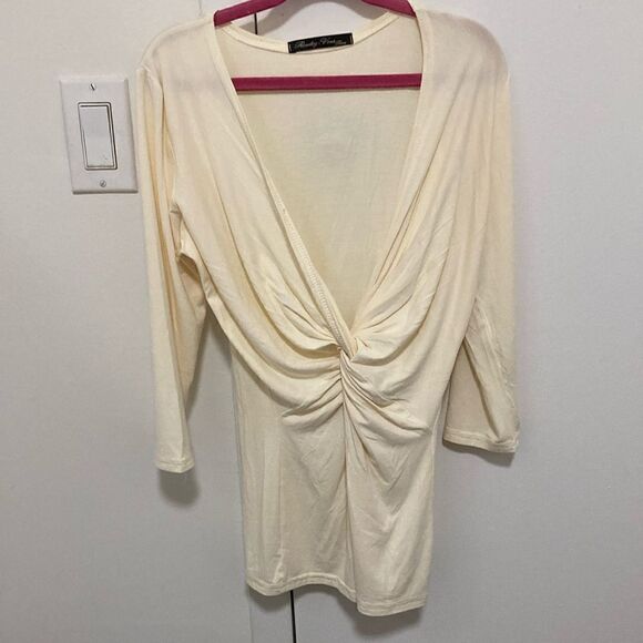 Rendez-Vous Paris Deep V-neck Knotted front Top with 3/4 sleeve. Off White. Sz S - Picture 1 of 4
